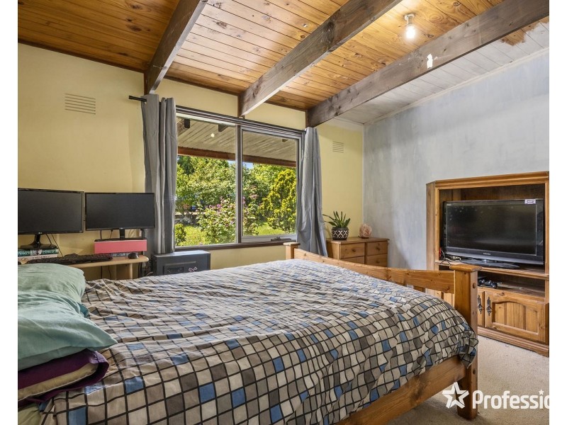 122 Monbulk Road, Mount Evelyn VIC 3796