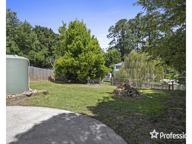 122 Monbulk Road, Mount Evelyn VIC 3796