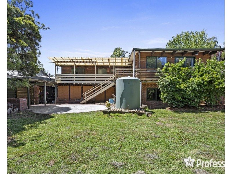 122 Monbulk Road, Mount Evelyn VIC 3796