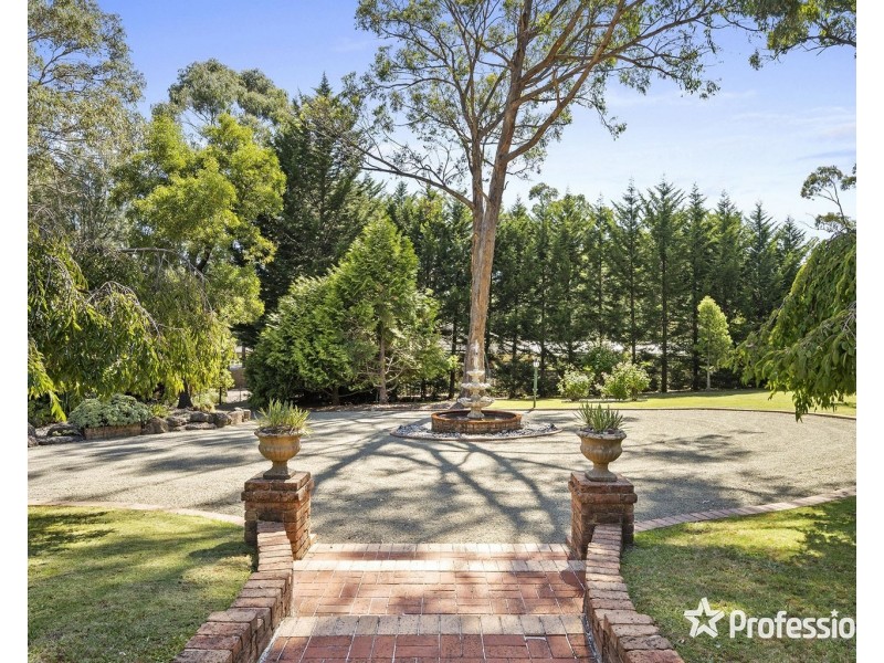 52 Rangeview Road, Mount Evelyn VIC 3796