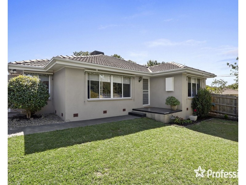 27 Carronvale Road, Mooroolbark VIC 3138