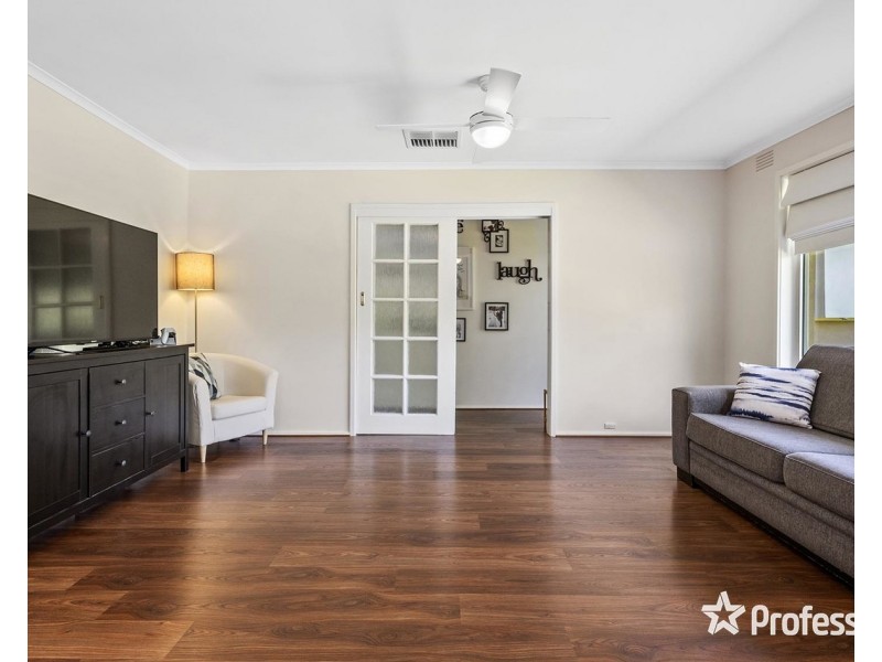 27 Carronvale Road, Mooroolbark VIC 3138