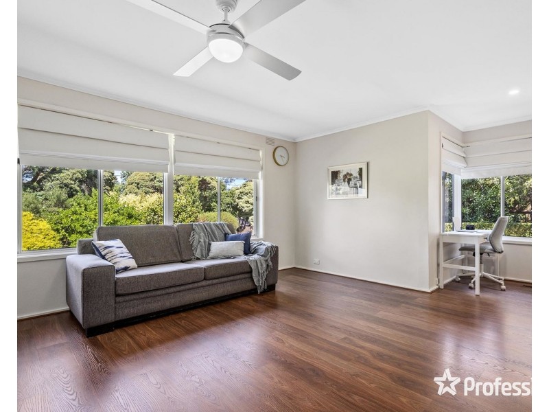 27 Carronvale Road, Mooroolbark VIC 3138