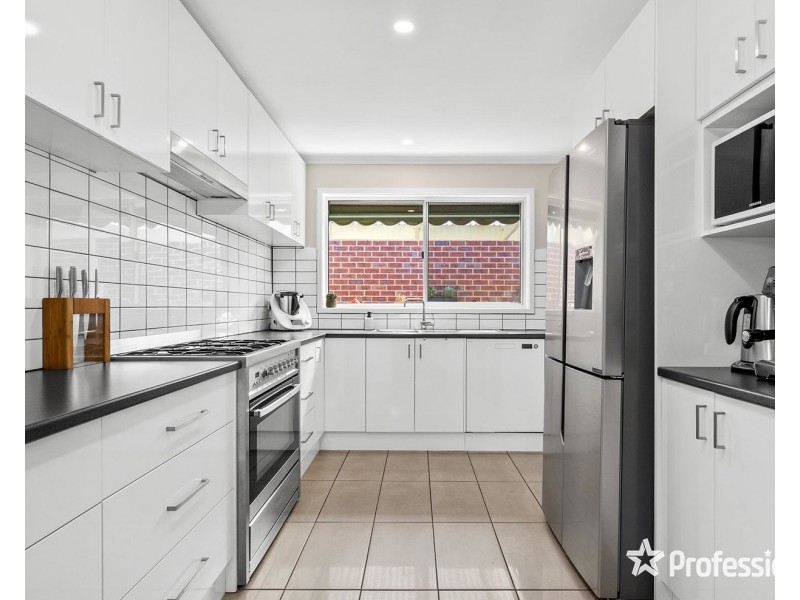 27 Carronvale Road, Mooroolbark VIC 3138