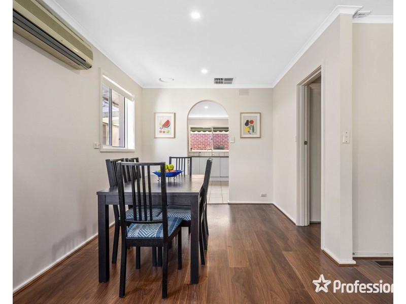 27 Carronvale Road, Mooroolbark VIC 3138