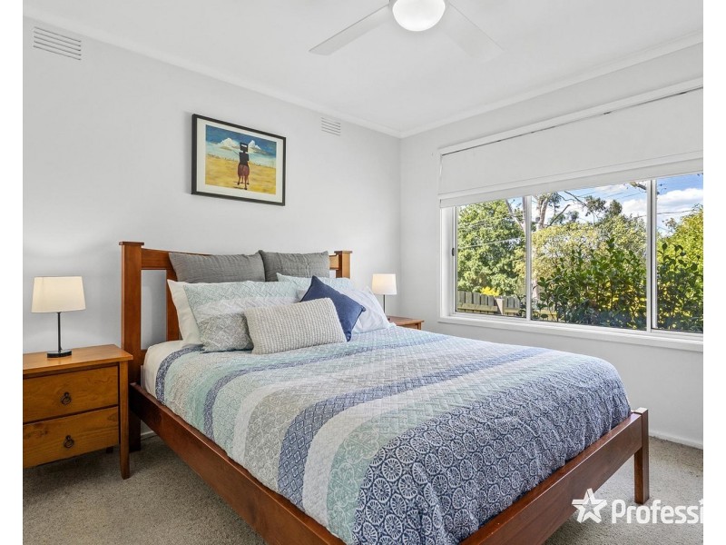 27 Carronvale Road, Mooroolbark VIC 3138