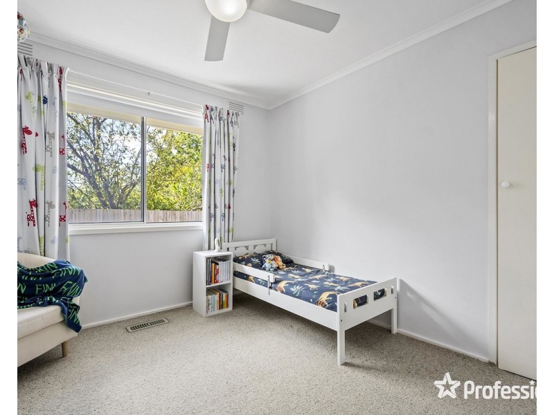 27 Carronvale Road, Mooroolbark VIC 3138