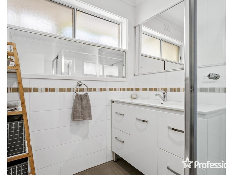 27 Carronvale Road, Mooroolbark VIC 3138