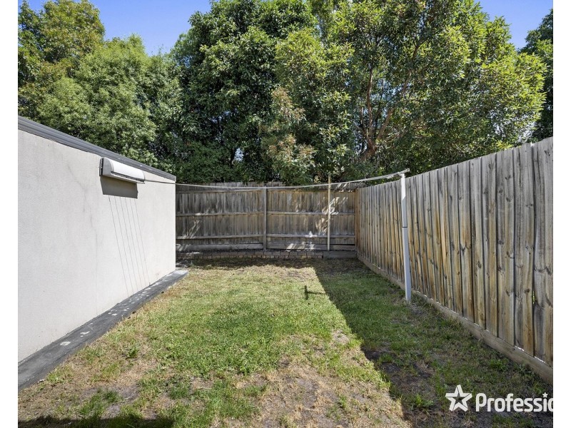 27 Carronvale Road, Mooroolbark VIC 3138