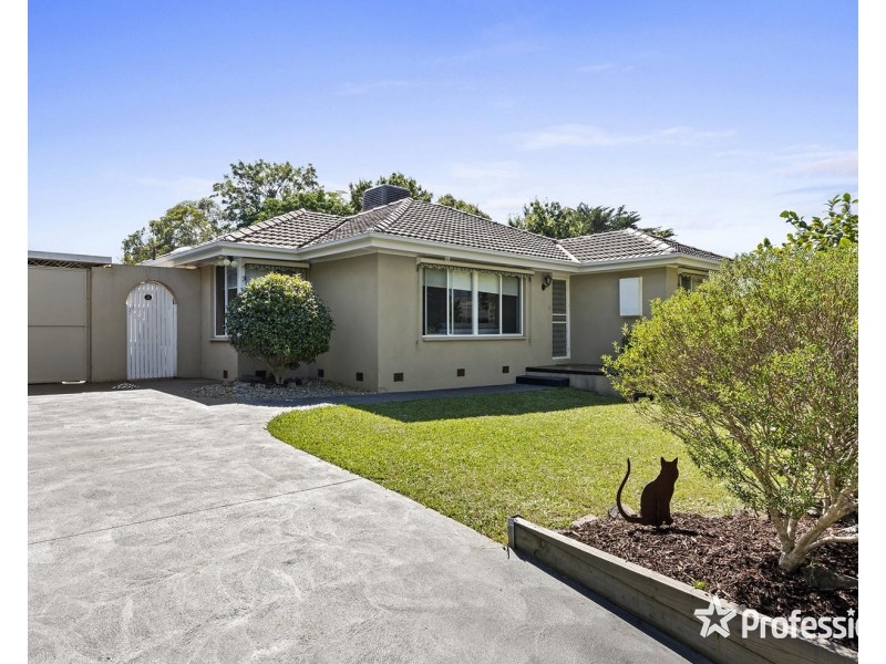 27 Carronvale Road, Mooroolbark VIC 3138