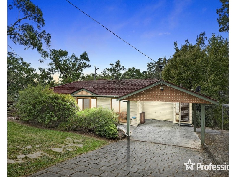 8 Sycamore Grove, Mount Evelyn VIC 3796