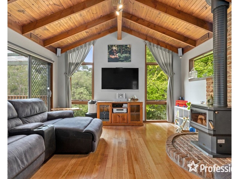 8 Sycamore Grove, Mount Evelyn VIC 3796