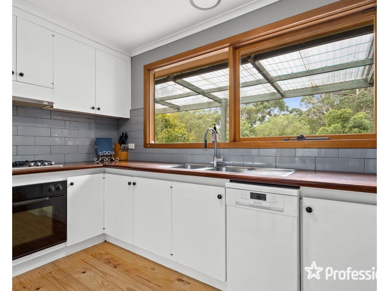 8 Sycamore Grove, Mount Evelyn VIC 3796