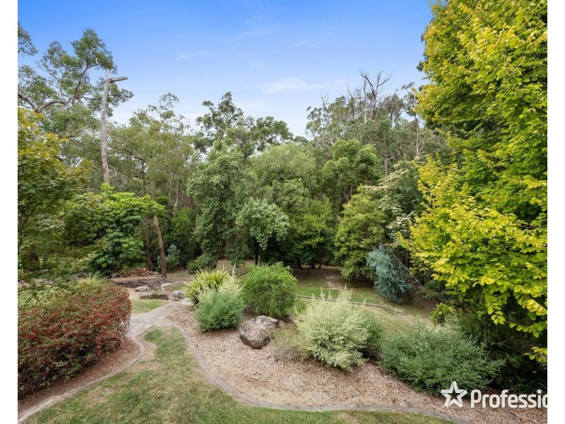8 Sycamore Grove, Mount Evelyn VIC 3796