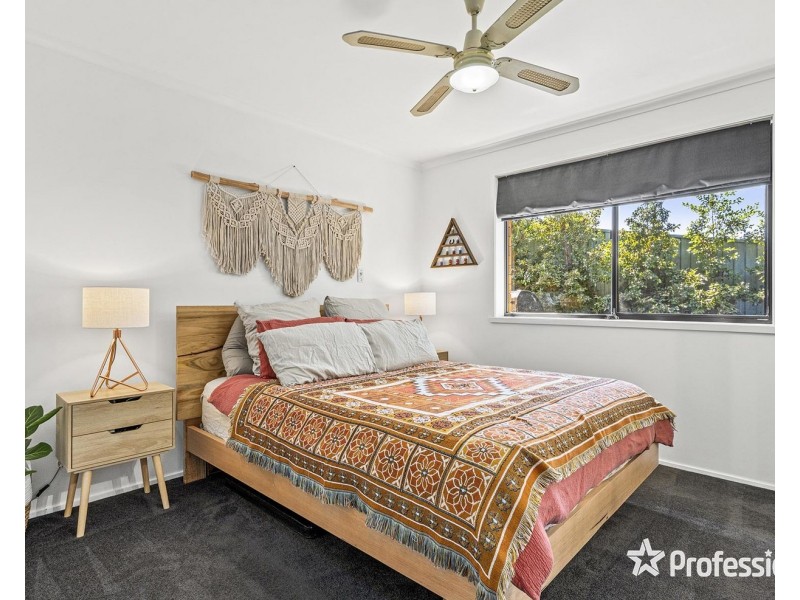 21 Penola Drive, Seville VIC 3139