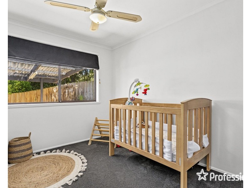 21 Penola Drive, Seville VIC 3139