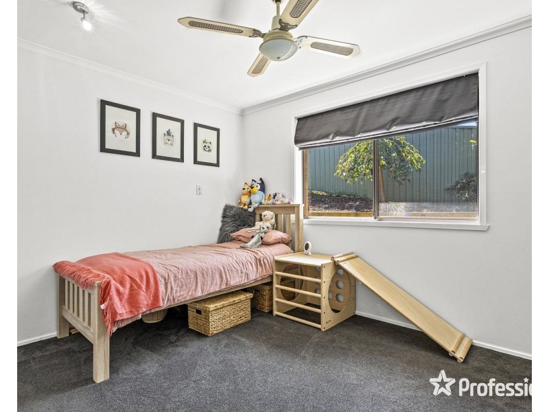 21 Penola Drive, Seville VIC 3139