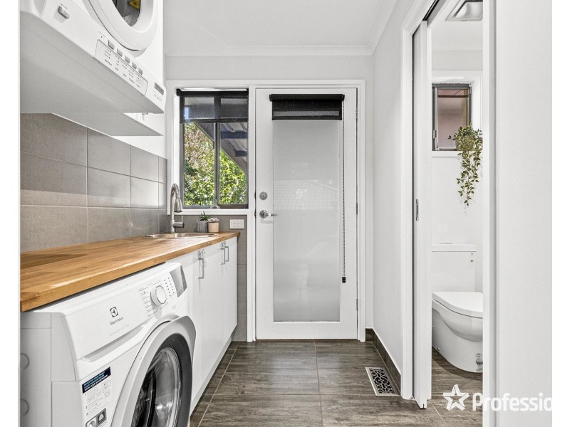 21 Penola Drive, Seville VIC 3139