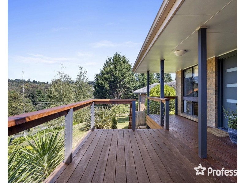 21 Penola Drive, Seville VIC 3139