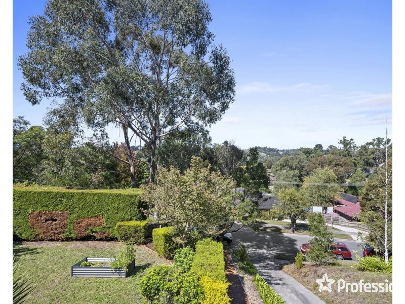 21 Penola Drive, Seville VIC 3139