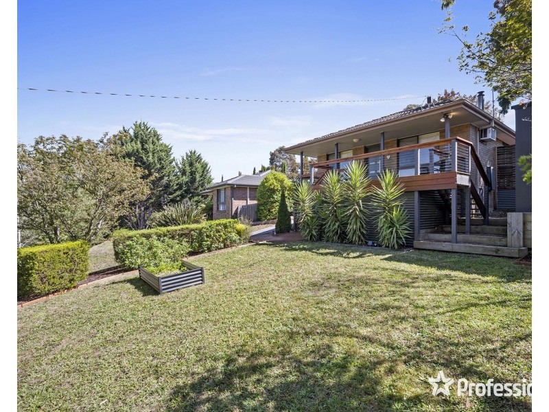 21 Penola Drive, Seville VIC 3139