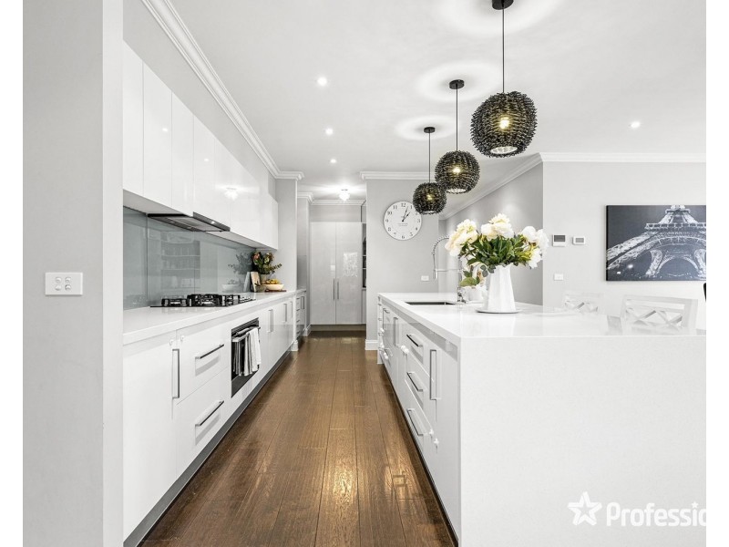 14 Tiverton Circuit, Mooroolbark VIC 3138