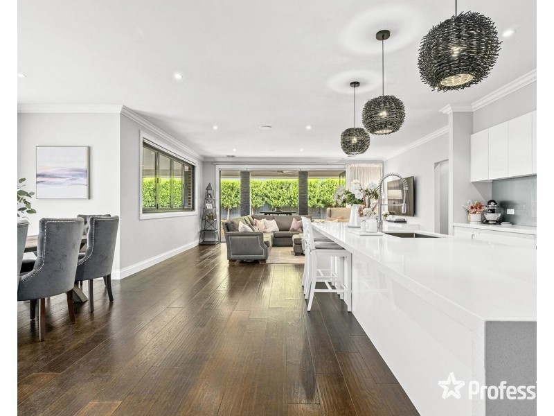 14 Tiverton Circuit, Mooroolbark VIC 3138