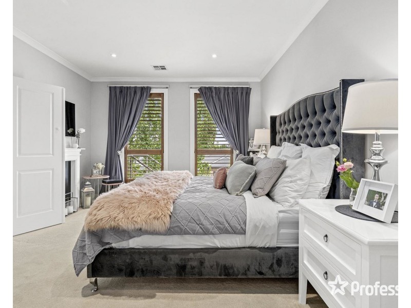 14 Tiverton Circuit, Mooroolbark VIC 3138