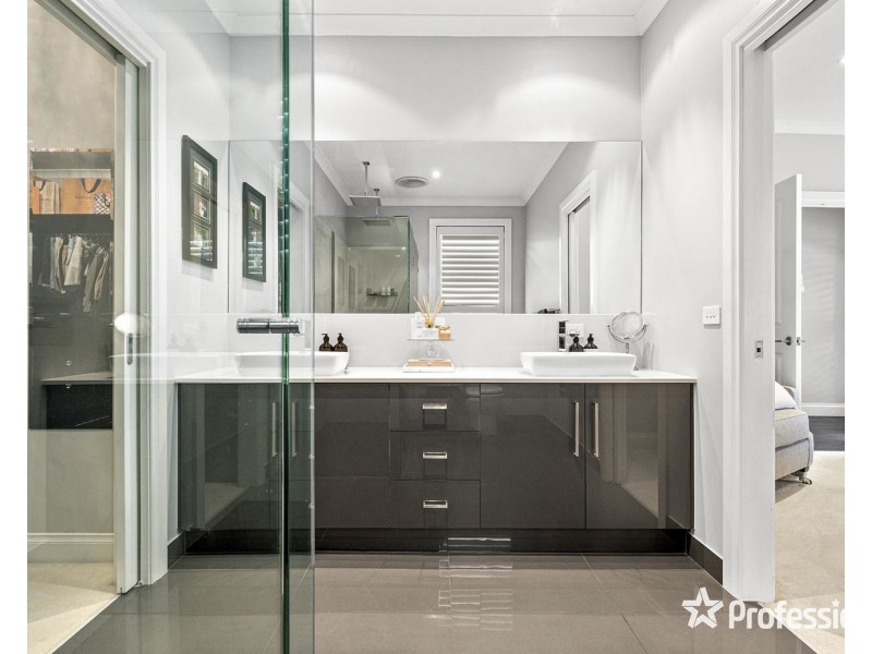 14 Tiverton Circuit, Mooroolbark VIC 3138