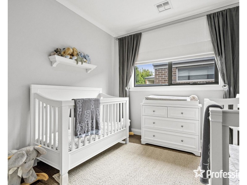 14 Tiverton Circuit, Mooroolbark VIC 3138