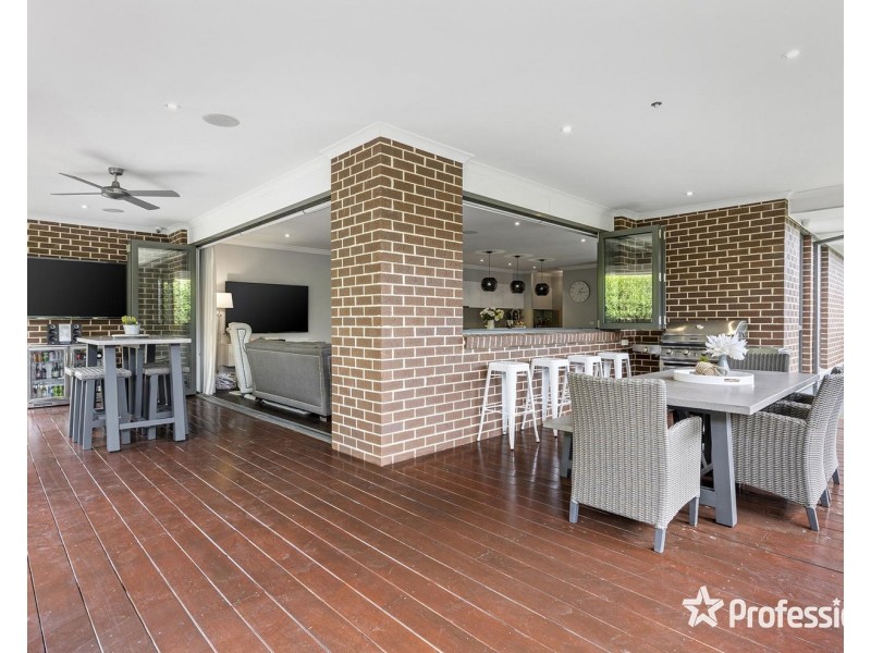 14 Tiverton Circuit, Mooroolbark VIC 3138