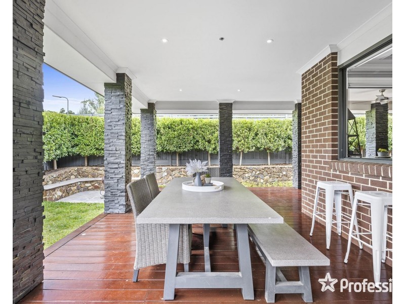 14 Tiverton Circuit, Mooroolbark VIC 3138