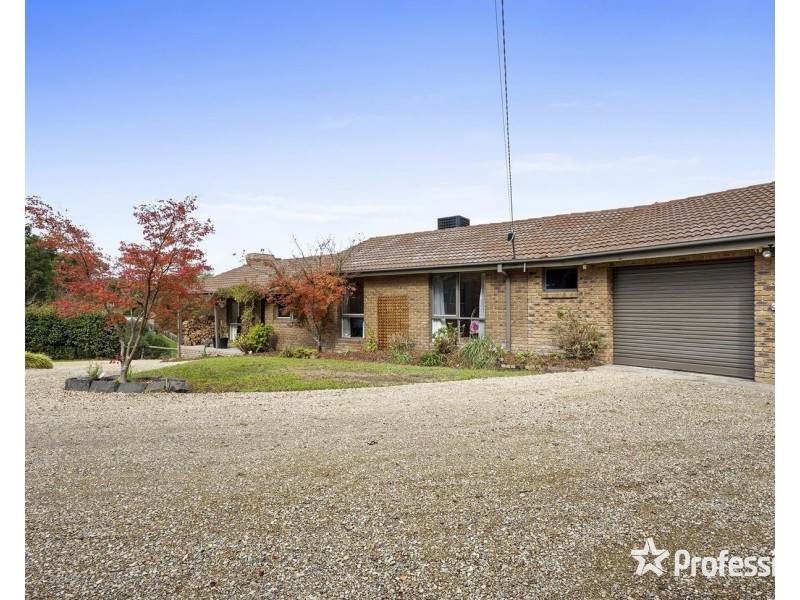 9 School Road, Seville VIC 3139