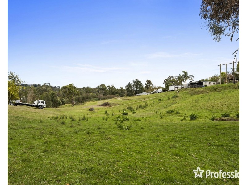 9 School Road, Seville VIC 3139