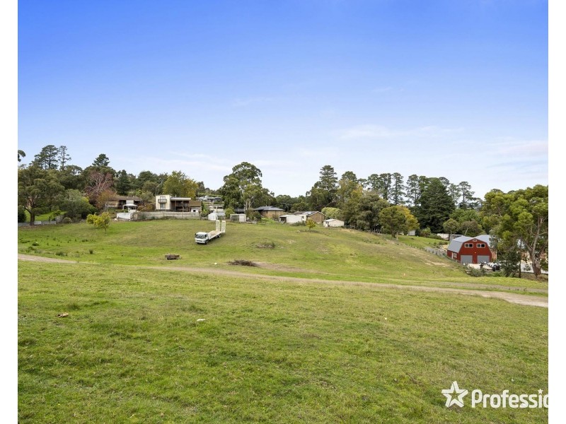 9 School Road, Seville VIC 3139