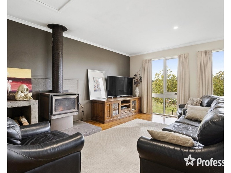 9 School Road, Seville VIC 3139
