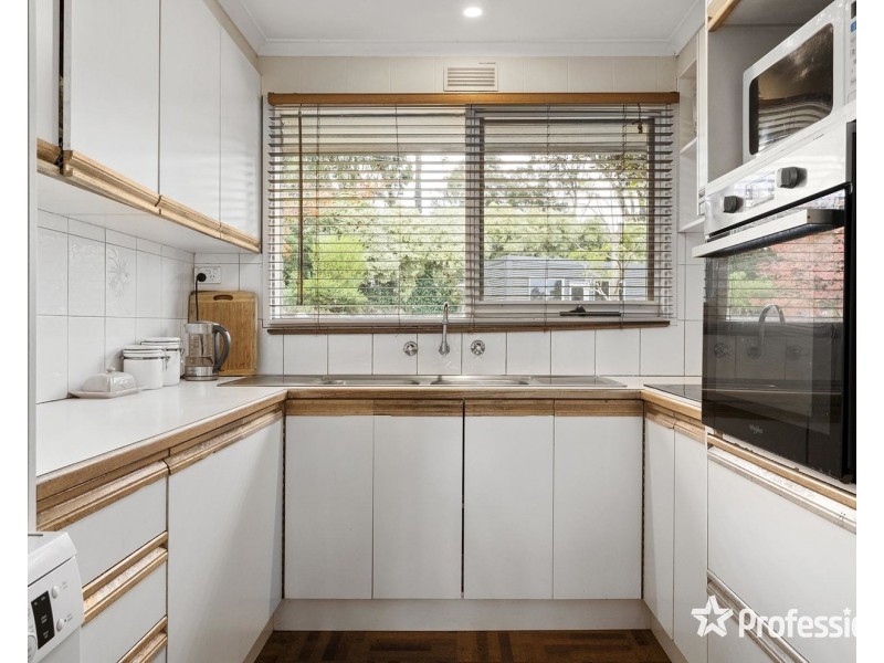 9 School Road, Seville VIC 3139