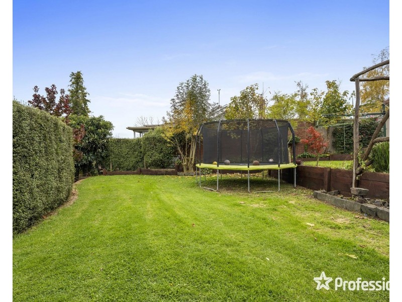 9 School Road, Seville VIC 3139