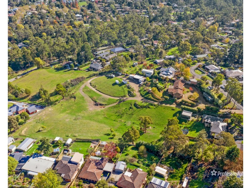 9 School Road, Seville VIC 3139