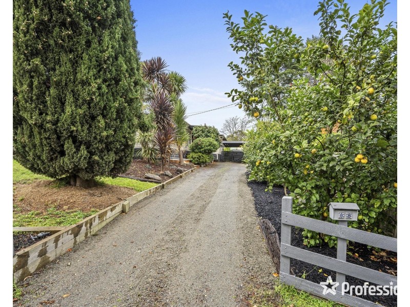 88 Johns Crescent, Mount Evelyn VIC 3796
