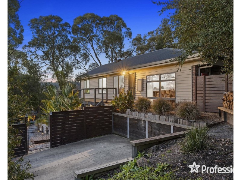 17 Warrawee Road, Mount Evelyn VIC 3796