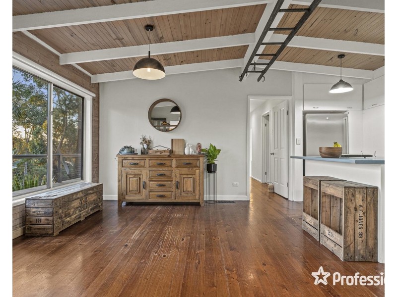 17 Warrawee Road, Mount Evelyn VIC 3796