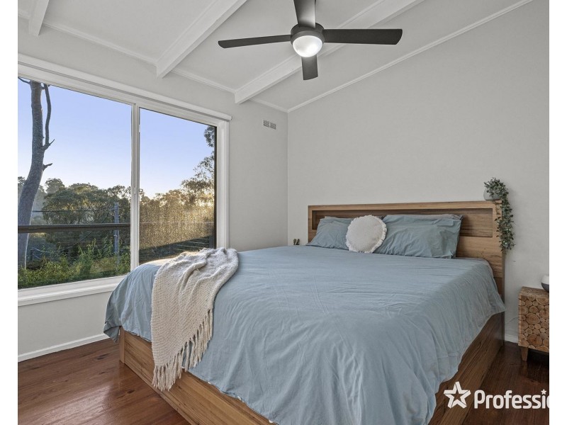 17 Warrawee Road, Mount Evelyn VIC 3796