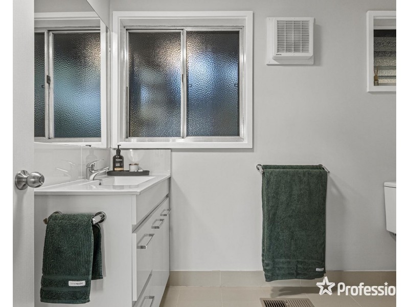 17 Warrawee Road, Mount Evelyn VIC 3796