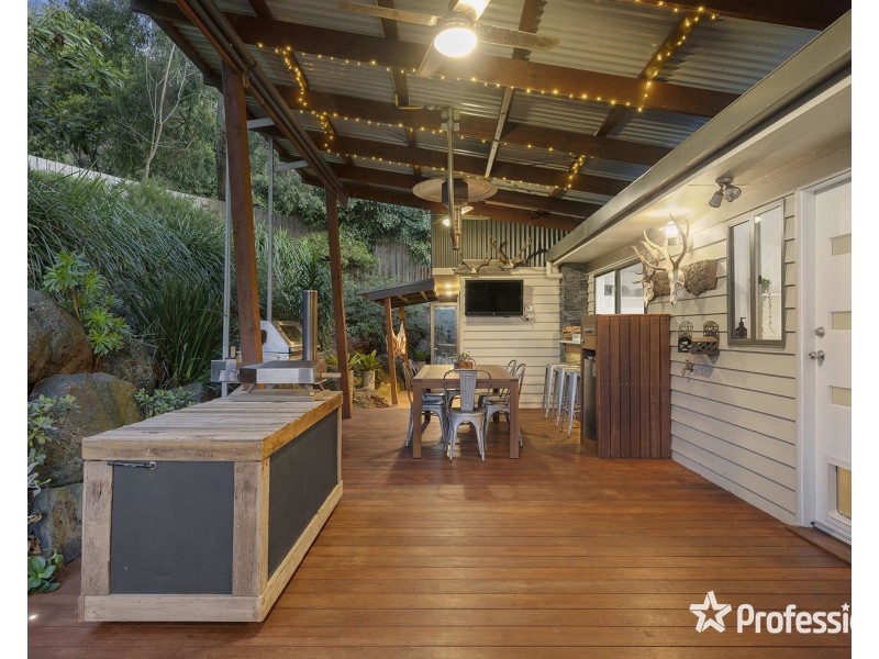 17 Warrawee Road, Mount Evelyn VIC 3796