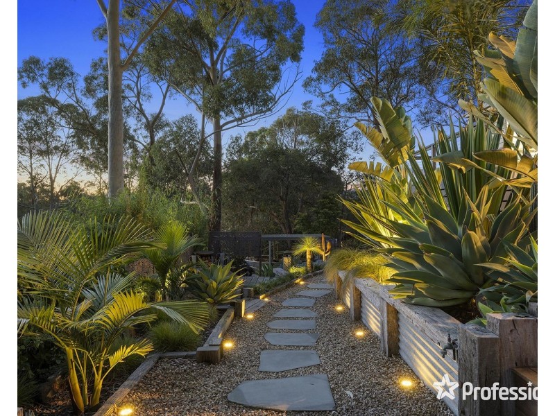 17 Warrawee Road, Mount Evelyn VIC 3796