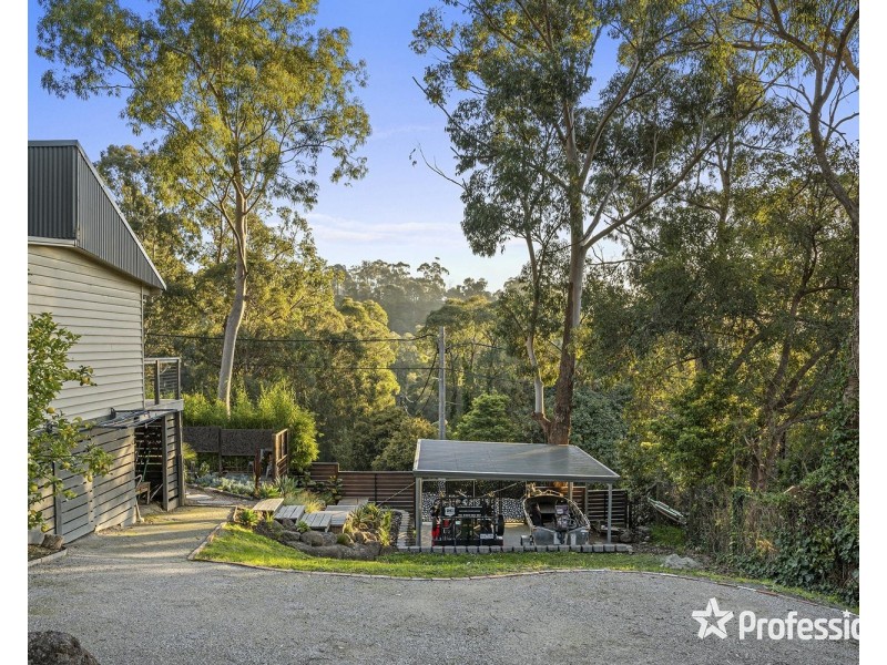 17 Warrawee Road, Mount Evelyn VIC 3796