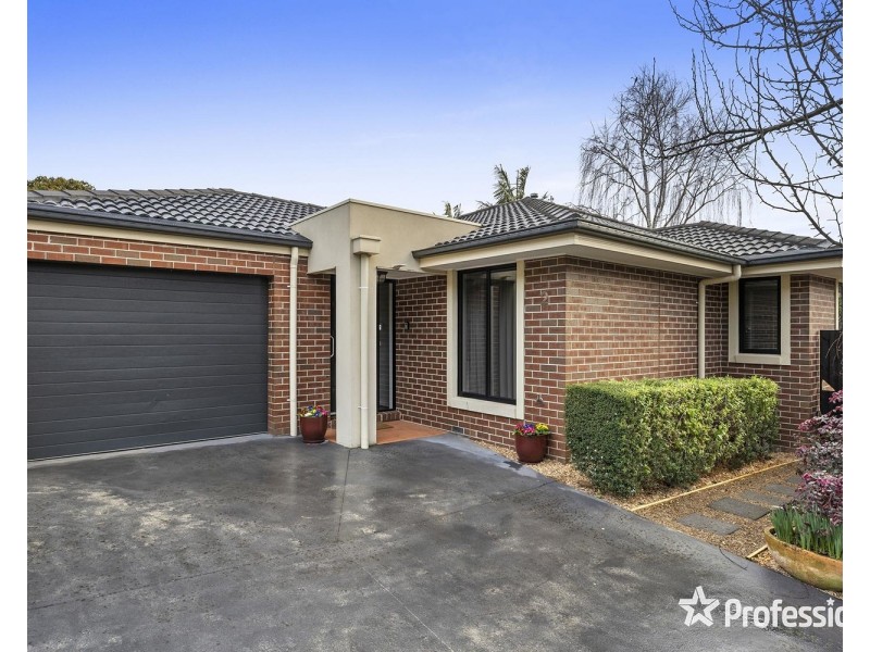 2/15 Hereford Road, Mount Evelyn VIC 3796