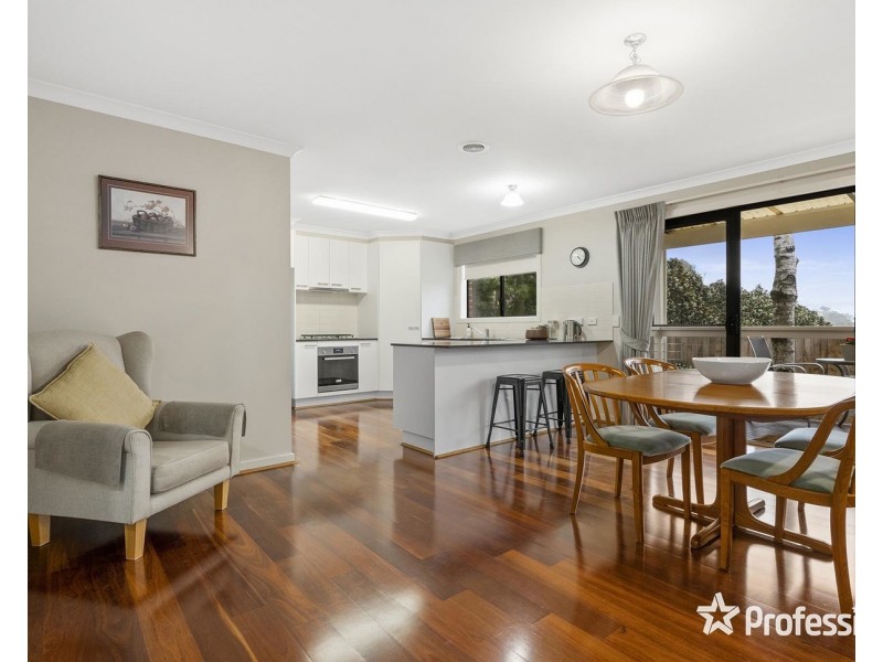 2/15 Hereford Road, Mount Evelyn VIC 3796