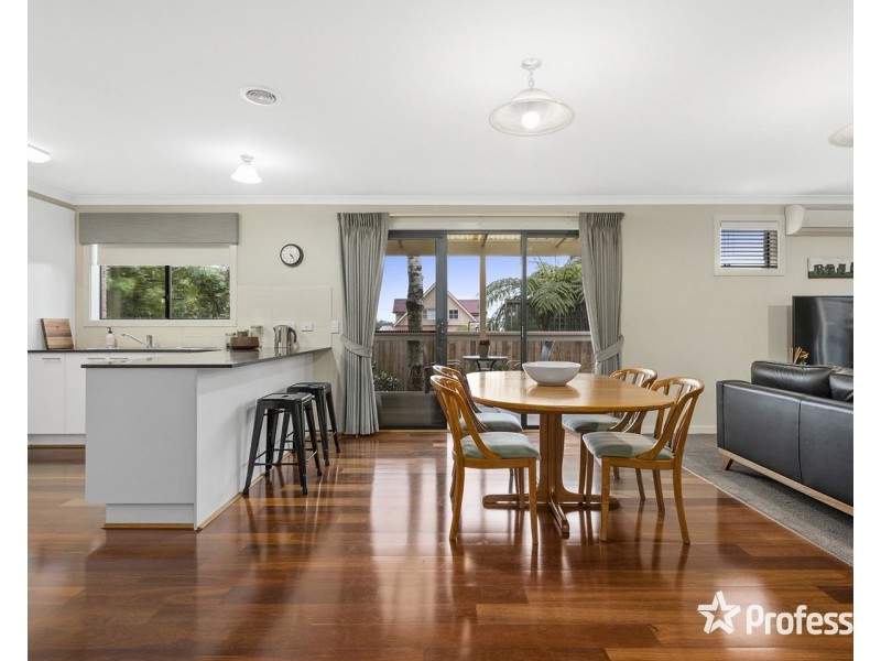 2/15 Hereford Road, Mount Evelyn VIC 3796